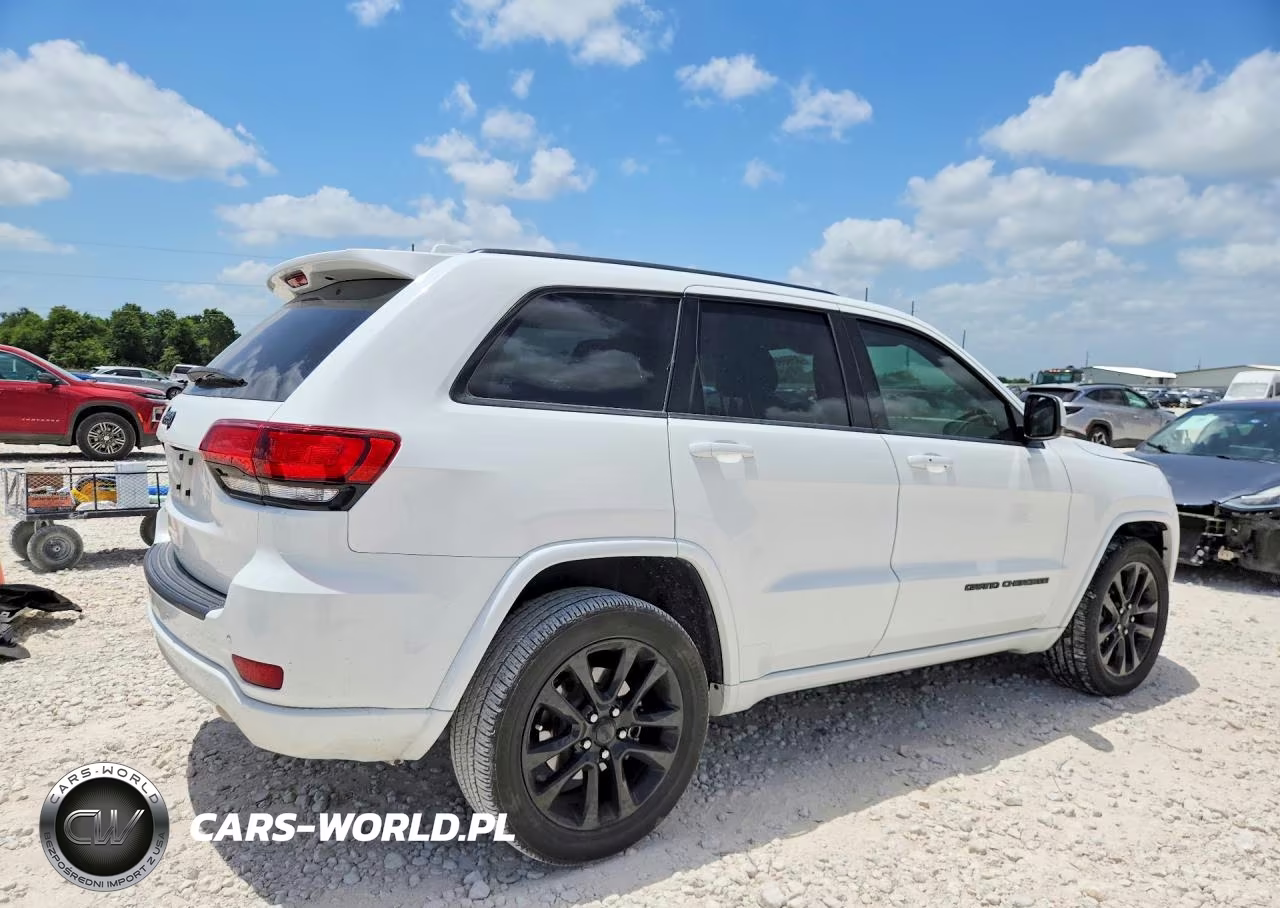 2020 Jeep Grand Cherokee Laredo VIN:1C4RJEAG7LC212037 - 3
