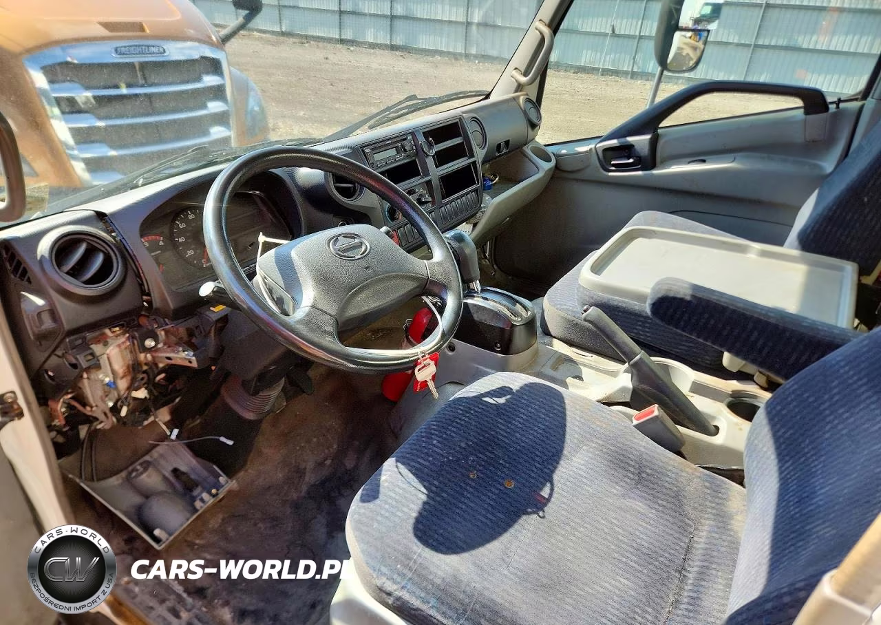 2019 Hino 155 Box Truck VIN:JHHYDM1H1KK008020 - 8