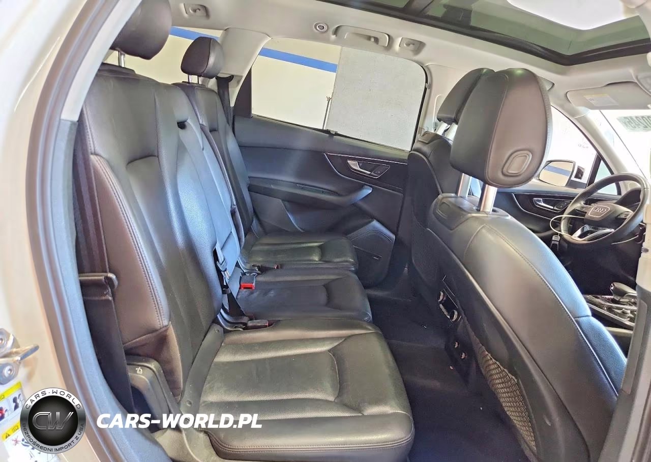 2018 Audi Q7 3.0T Premium VIN:WA1LAAF76JD038308 - 11
