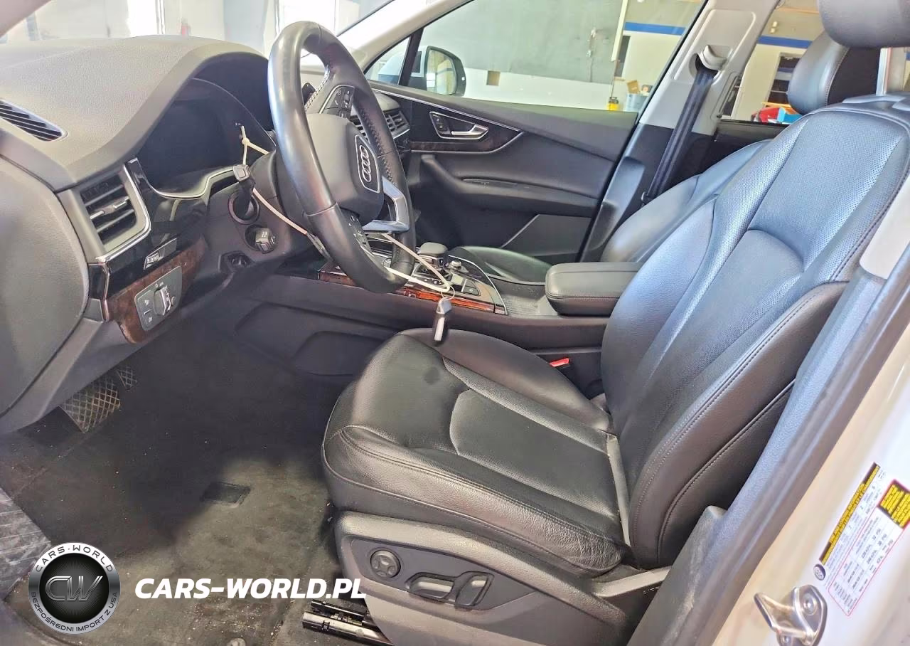 2018 Audi Q7 3.0T Premium VIN:WA1LAAF76JD038308 - 7