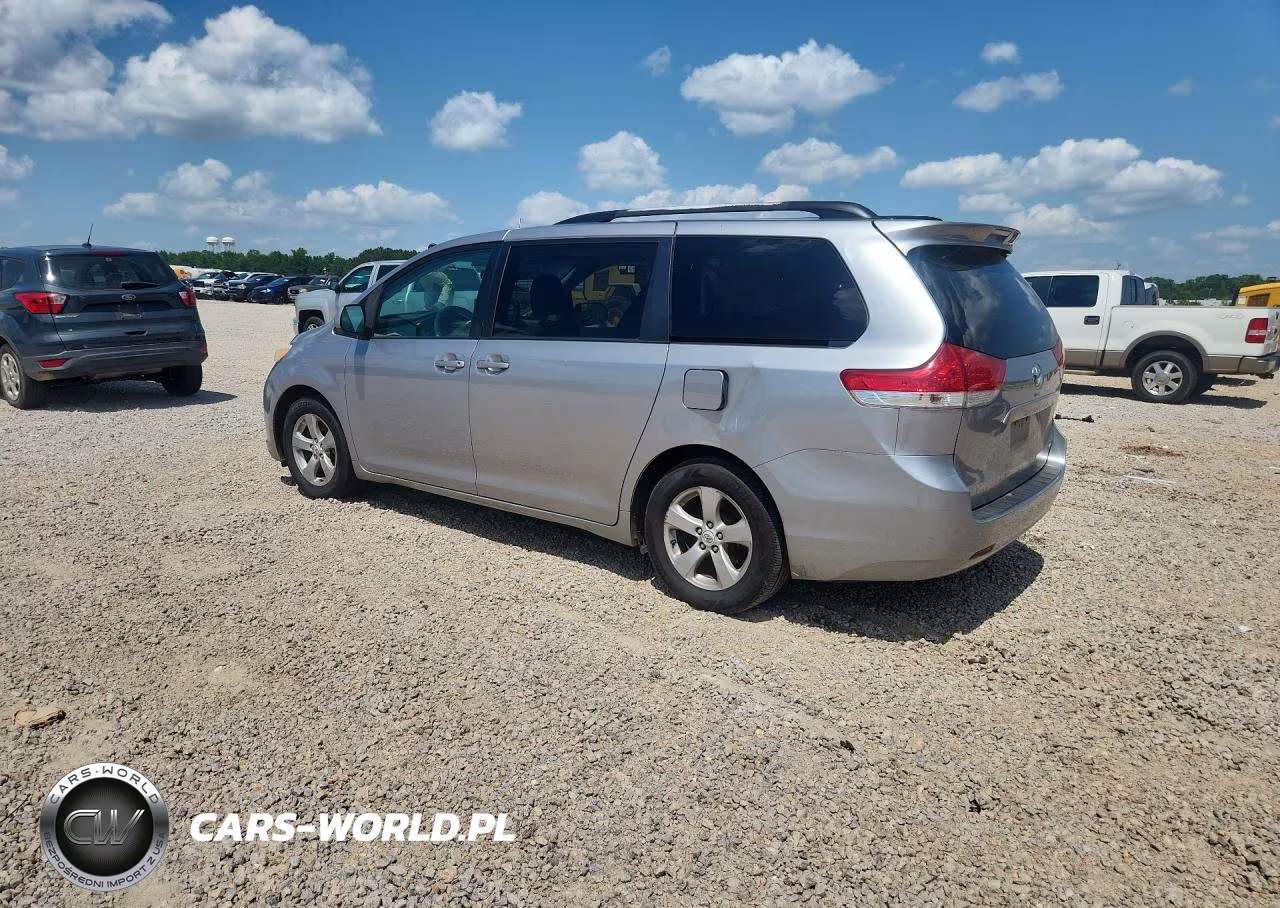 2011 Toyota Sienna Le VIN:5TDKK3DC1BS007418 - 2