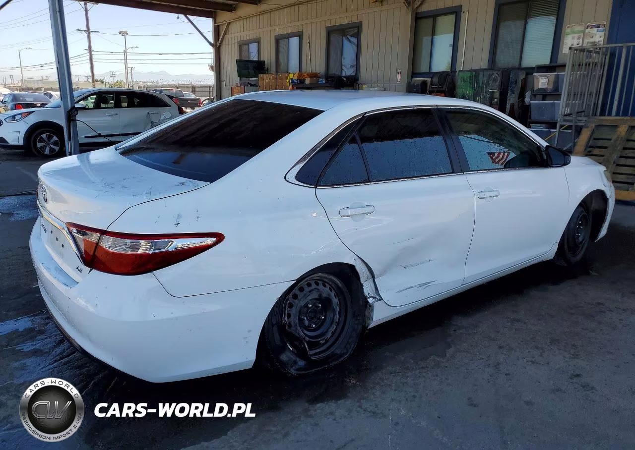 2016 Toyota Camry Le VIN:4T1BF1FK1GU250903 - 3