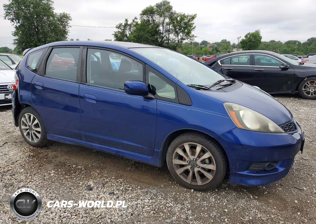 2013 Honda Fit Sport VIN:JHMGE8H53DC023225 - 4