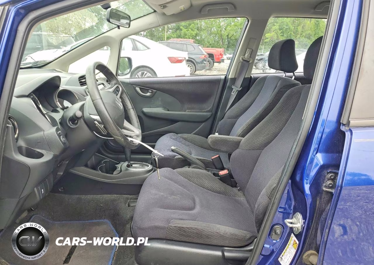 2013 Honda Fit Sport VIN:JHMGE8H53DC023225 - 7