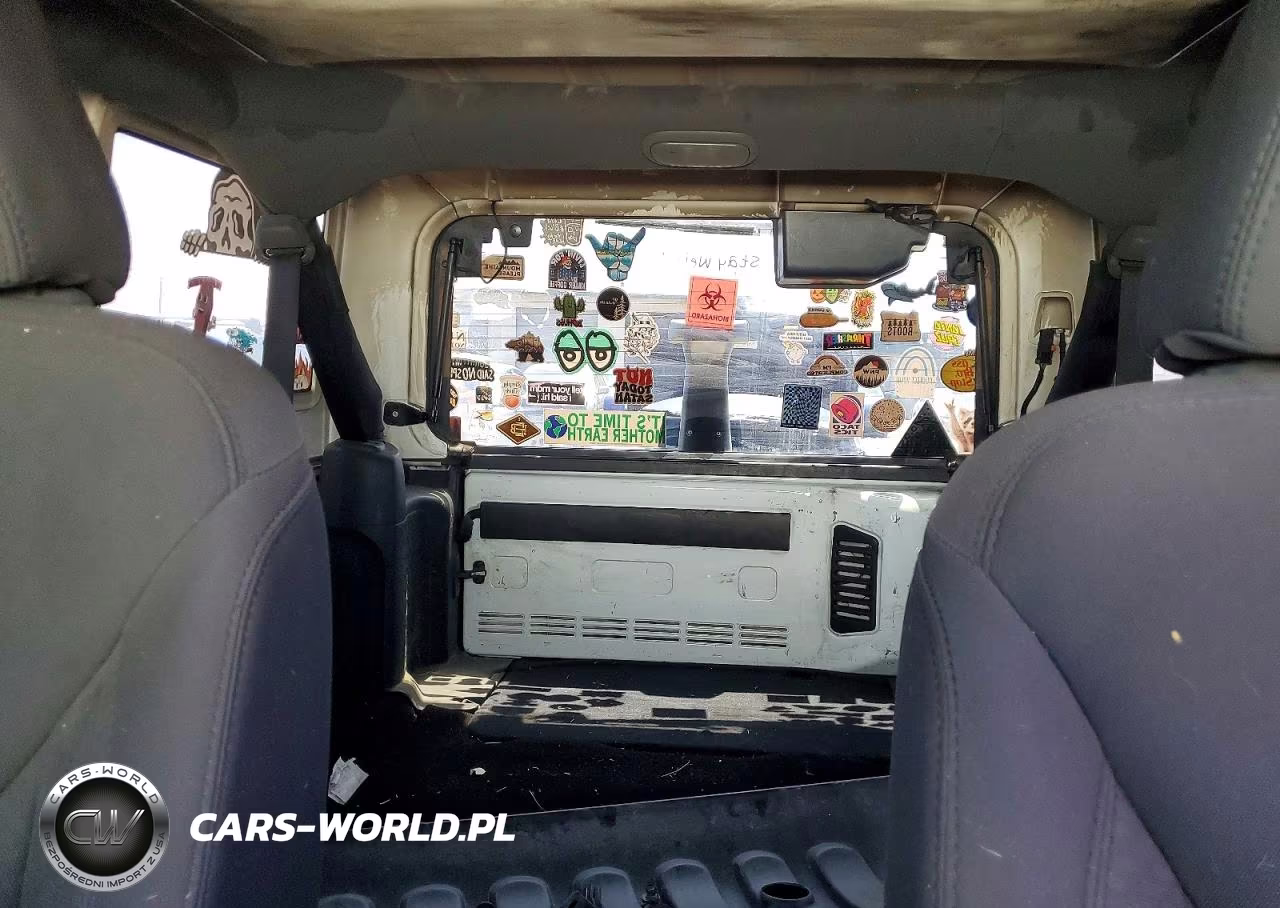 2015 Jeep Wrangler Unlimited Sport VIN:1C4BJWDG4FL507572 - 10