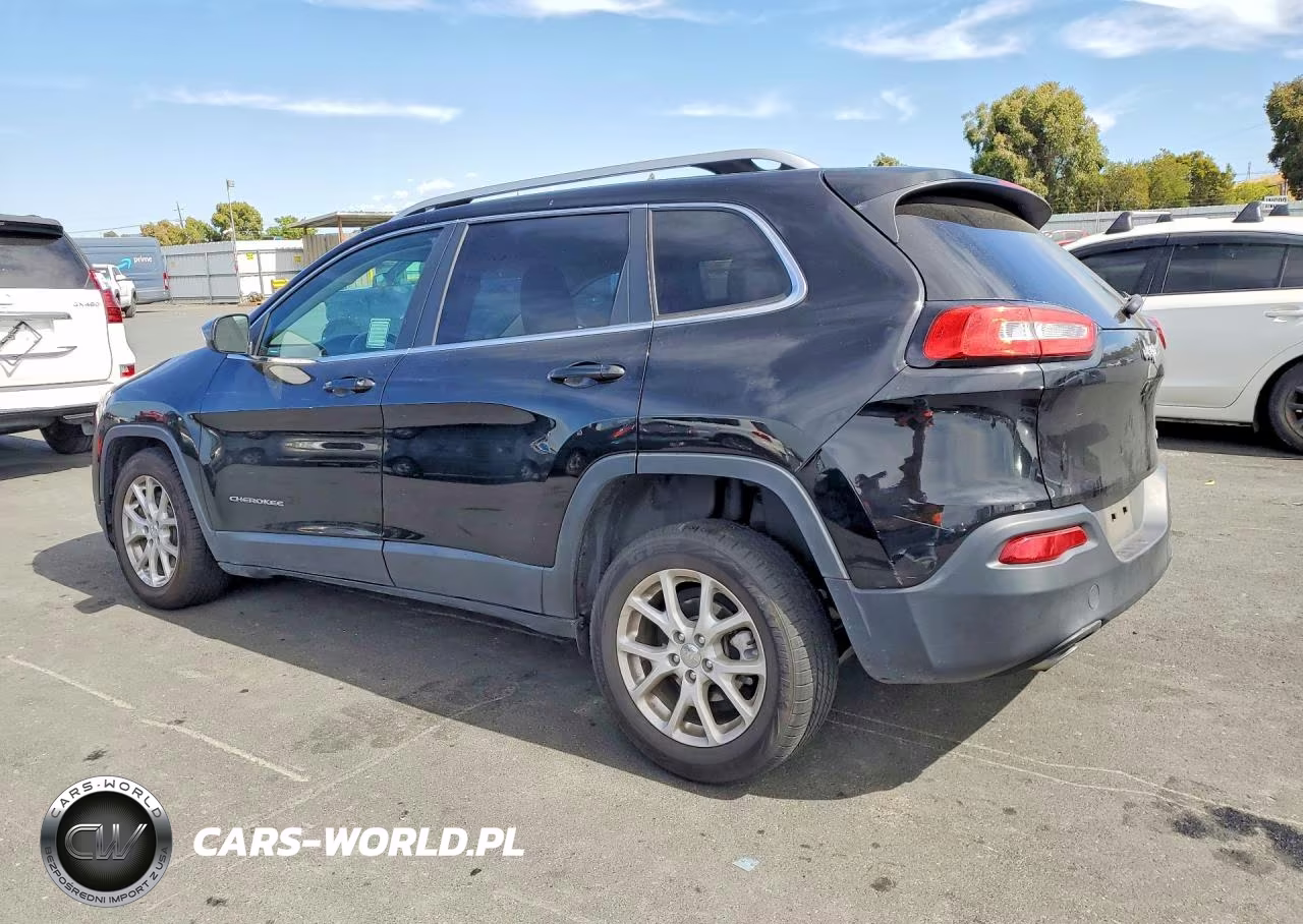 2017 Jeep Cherokee Latitude VIN:1C4PJLCB3HW585661 - 2