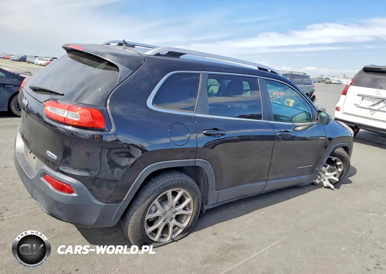 2017 Jeep Cherokee Latitude VIN:1C4PJLCB3HW585661 - 3