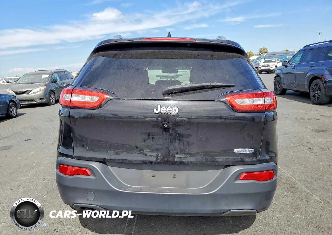 2017 Jeep Cherokee Latitude VIN:1C4PJLCB3HW585661 - 6