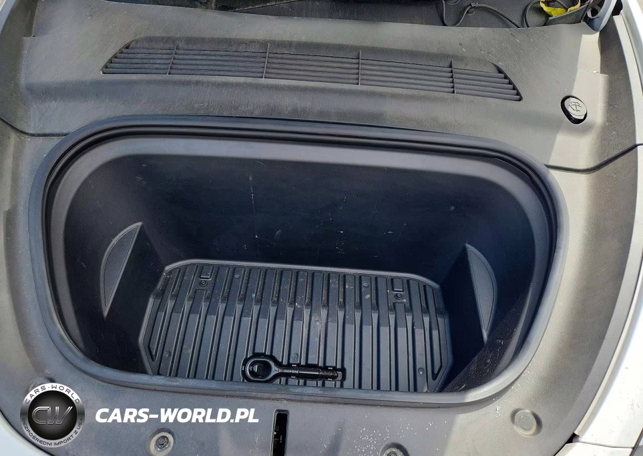 2022 Tesla Model Y VIN:7SAYGDEE8NF327641 - 11