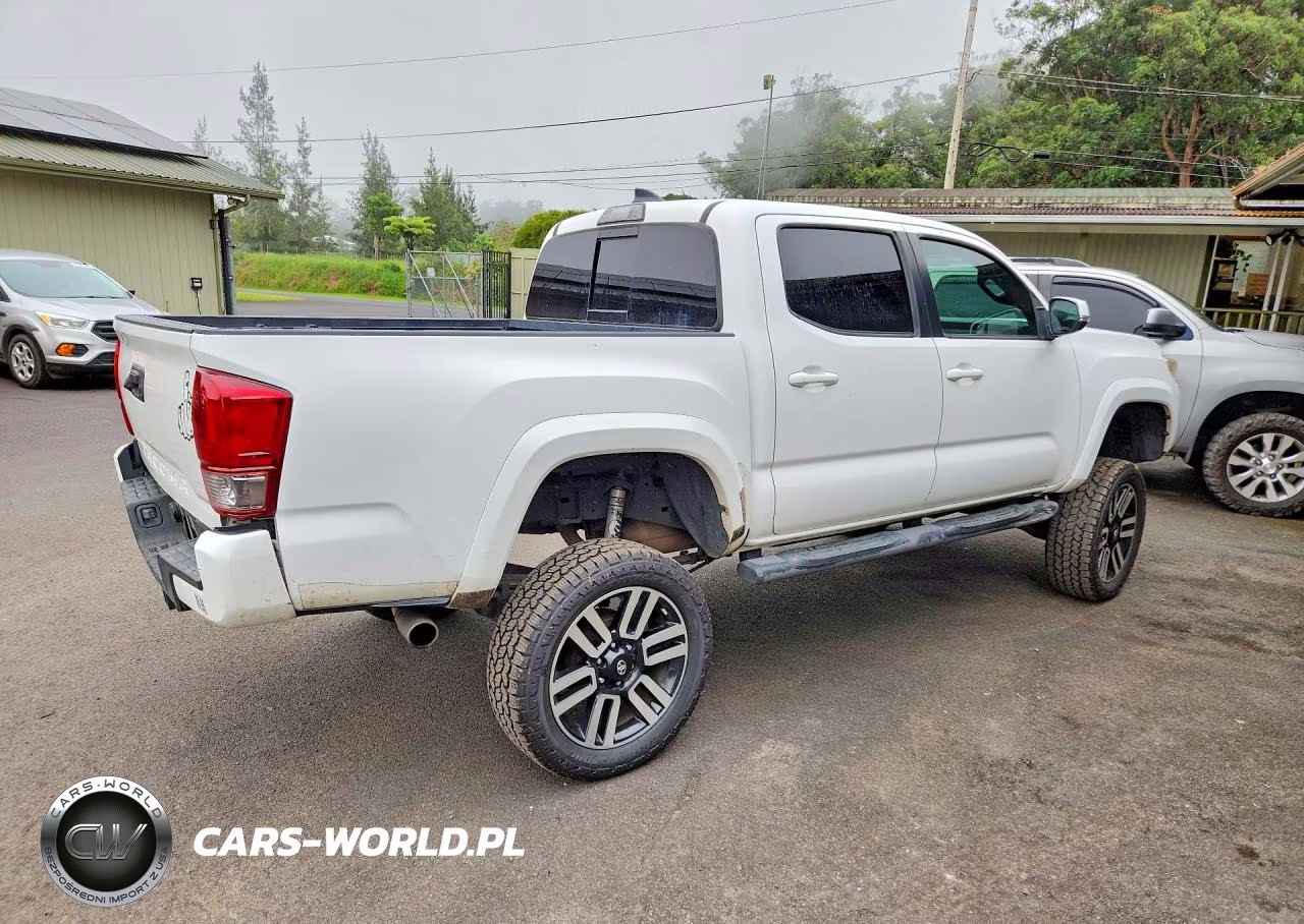 2017 Toyota Tacoma Trd Sport VIN:3TMCZ5AN6HM046760 - 3