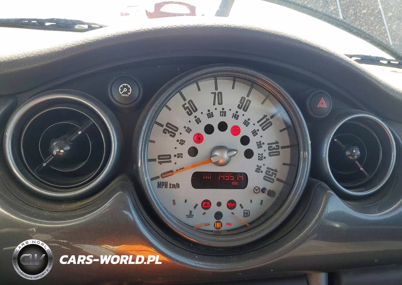 2005 Mini Cooper S VIN:WMWRE33455TD92777 - 9