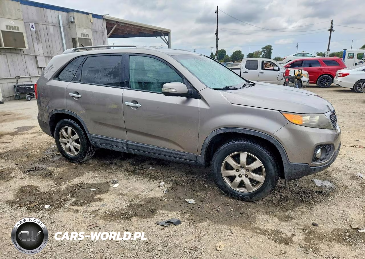 2011 Kia Sorento Lx VIN:5XYKT3A11BG049939 - 4