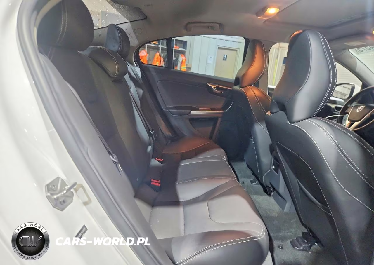 2018 Volvo S60 Dynamic VIN:YV140MTLXJ2450768 - 10