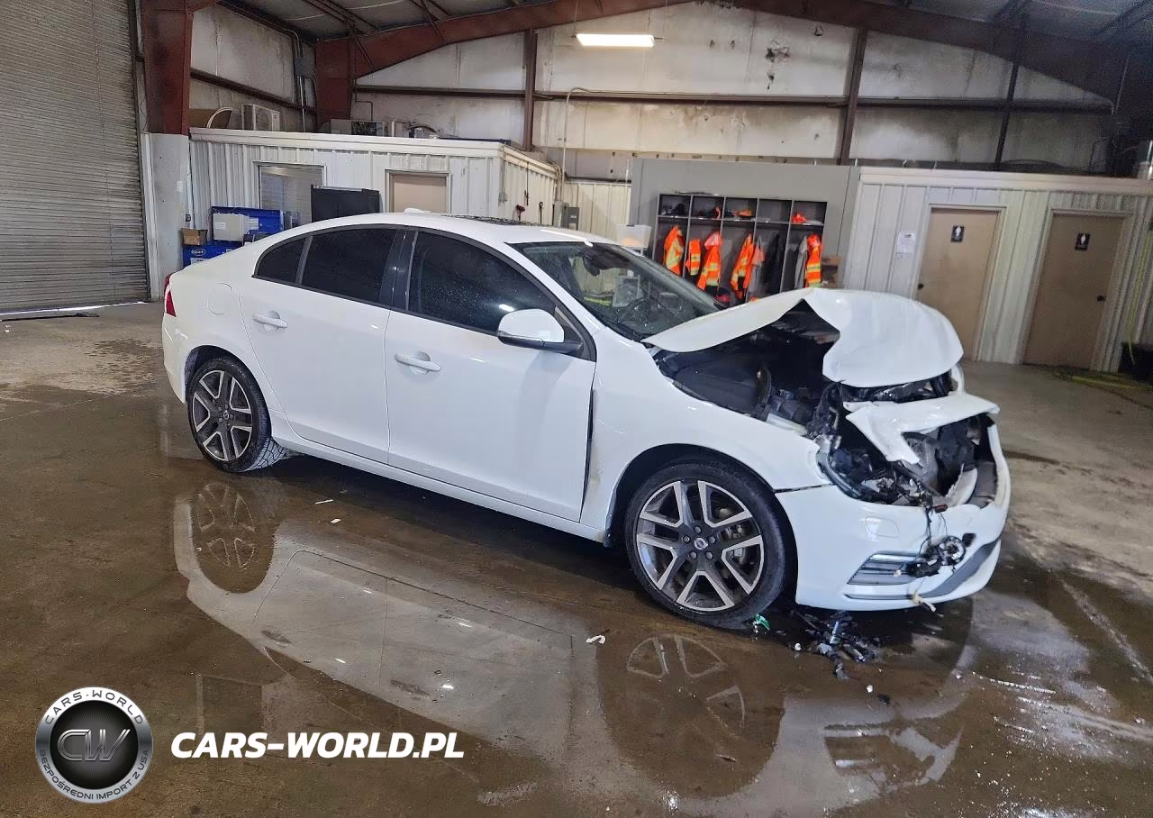 2018 Volvo S60 Dynamic VIN:YV140MTLXJ2450768 - 4