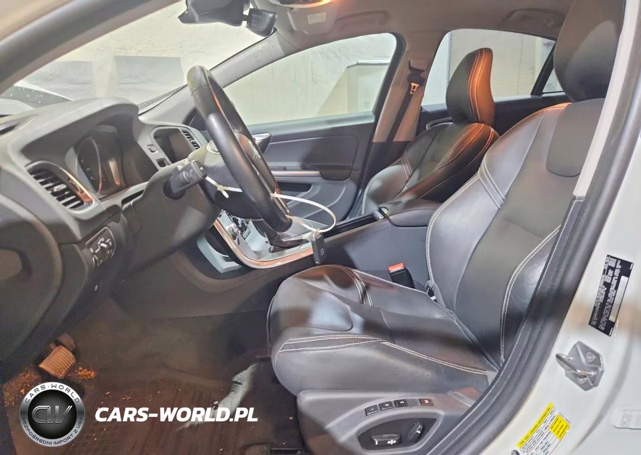 2018 Volvo S60 Dynamic VIN:YV140MTLXJ2450768 - 7