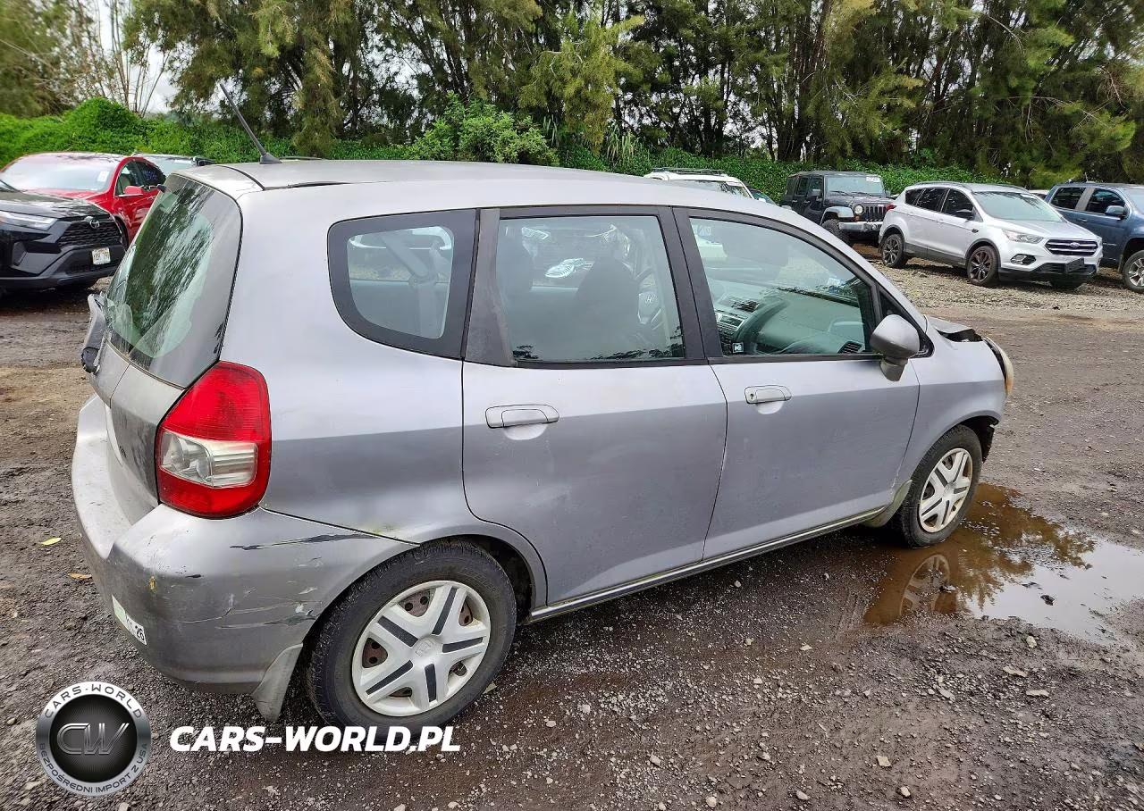 2007 Honda Fit VIN:JHMGD38417S042556 - 3