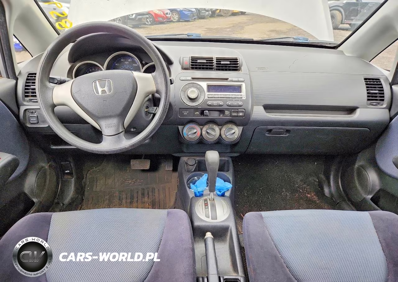 2007 Honda Fit VIN:JHMGD38417S042556 - 8