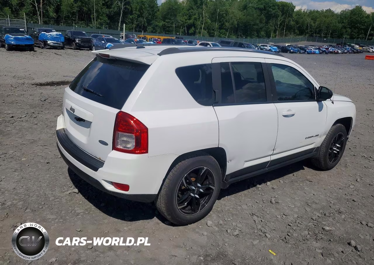 2013 Jeep Compass Latitude VIN:1C4NJDEB6DD196481 - 3