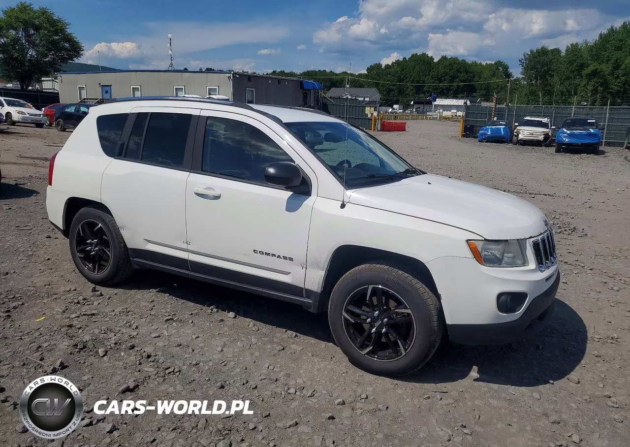 2013 Jeep Compass Latitude VIN:1C4NJDEB6DD196481 - 4
