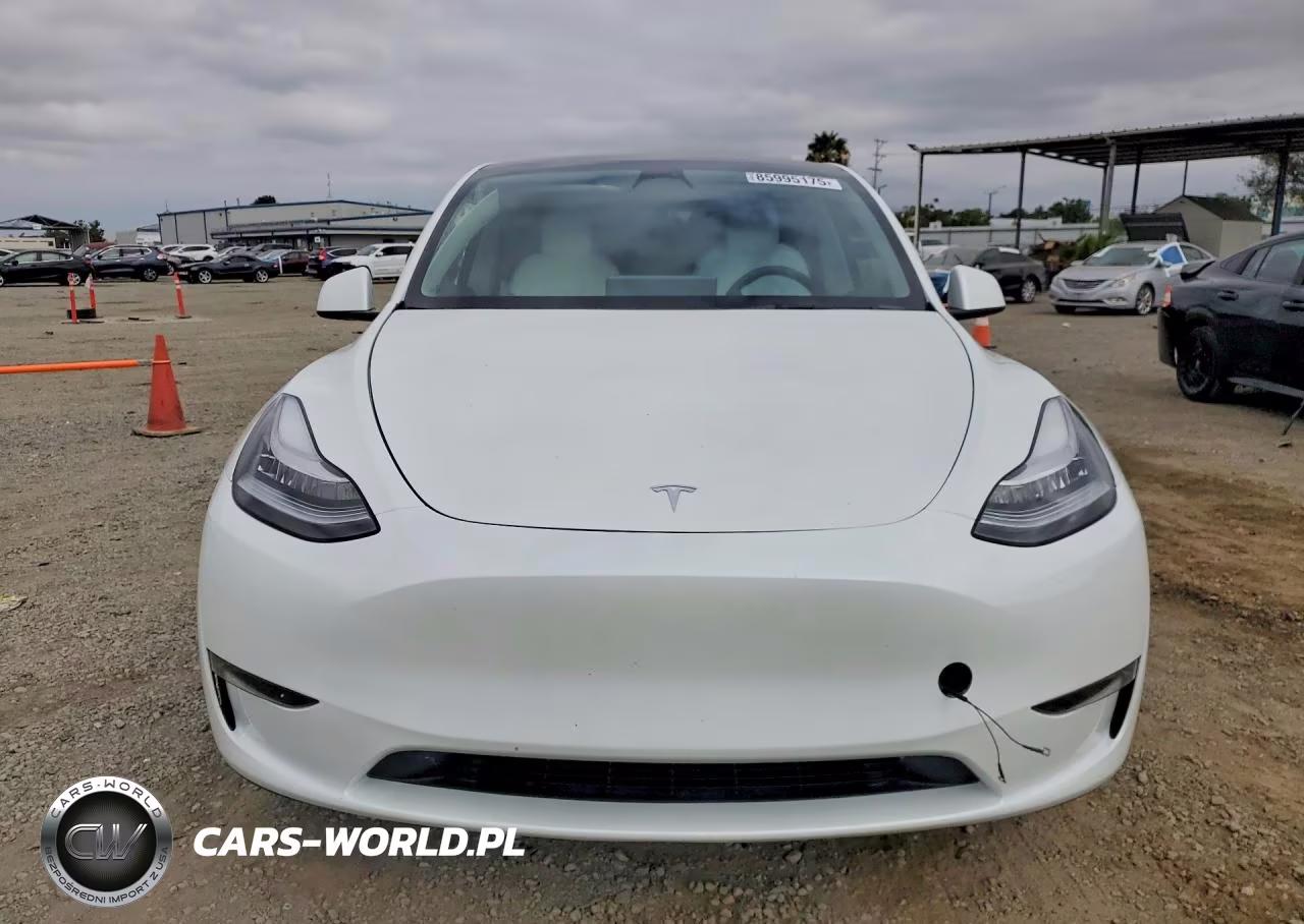 2023 Tesla Model Y VIN:7SAYGDEE0PF611963 - 5