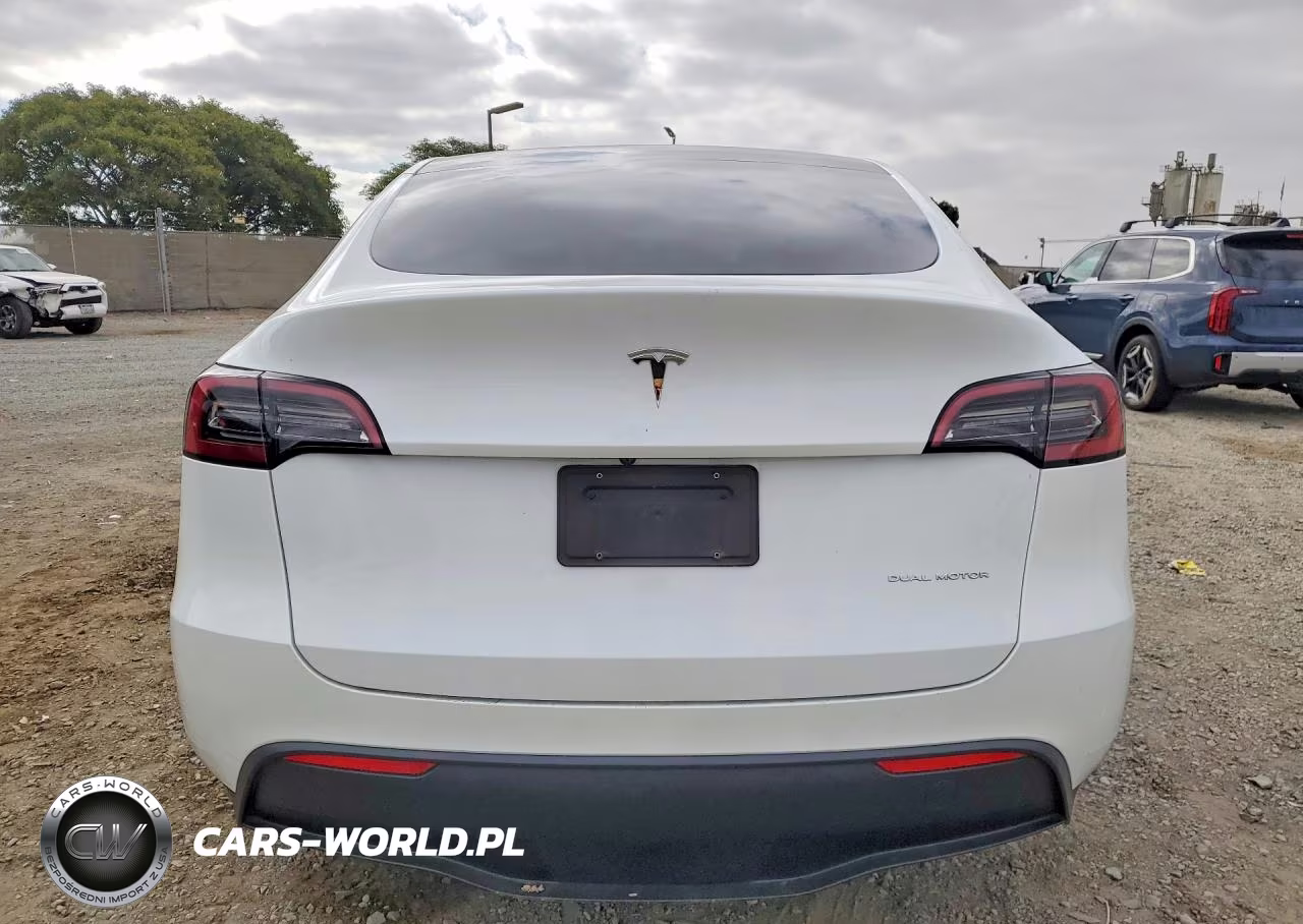 2023 Tesla Model Y VIN:7SAYGDEE0PF611963 - 6