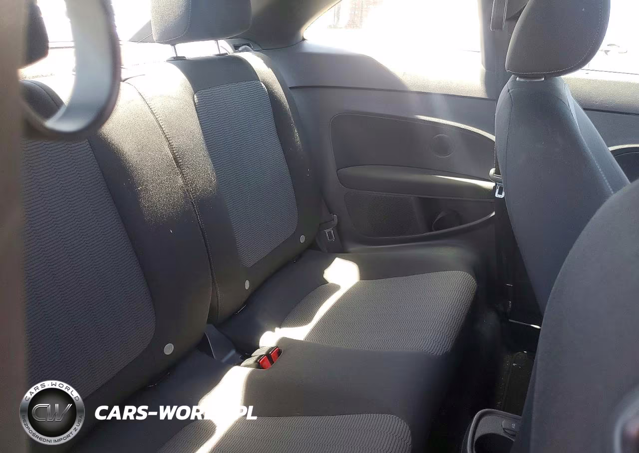 2013 Volkswagen Beetle VIN:3VWFP7ATXDM646878 - 10
