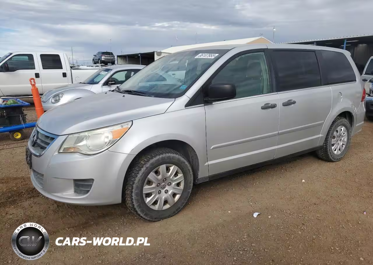 2010 Volkswagen Routan S