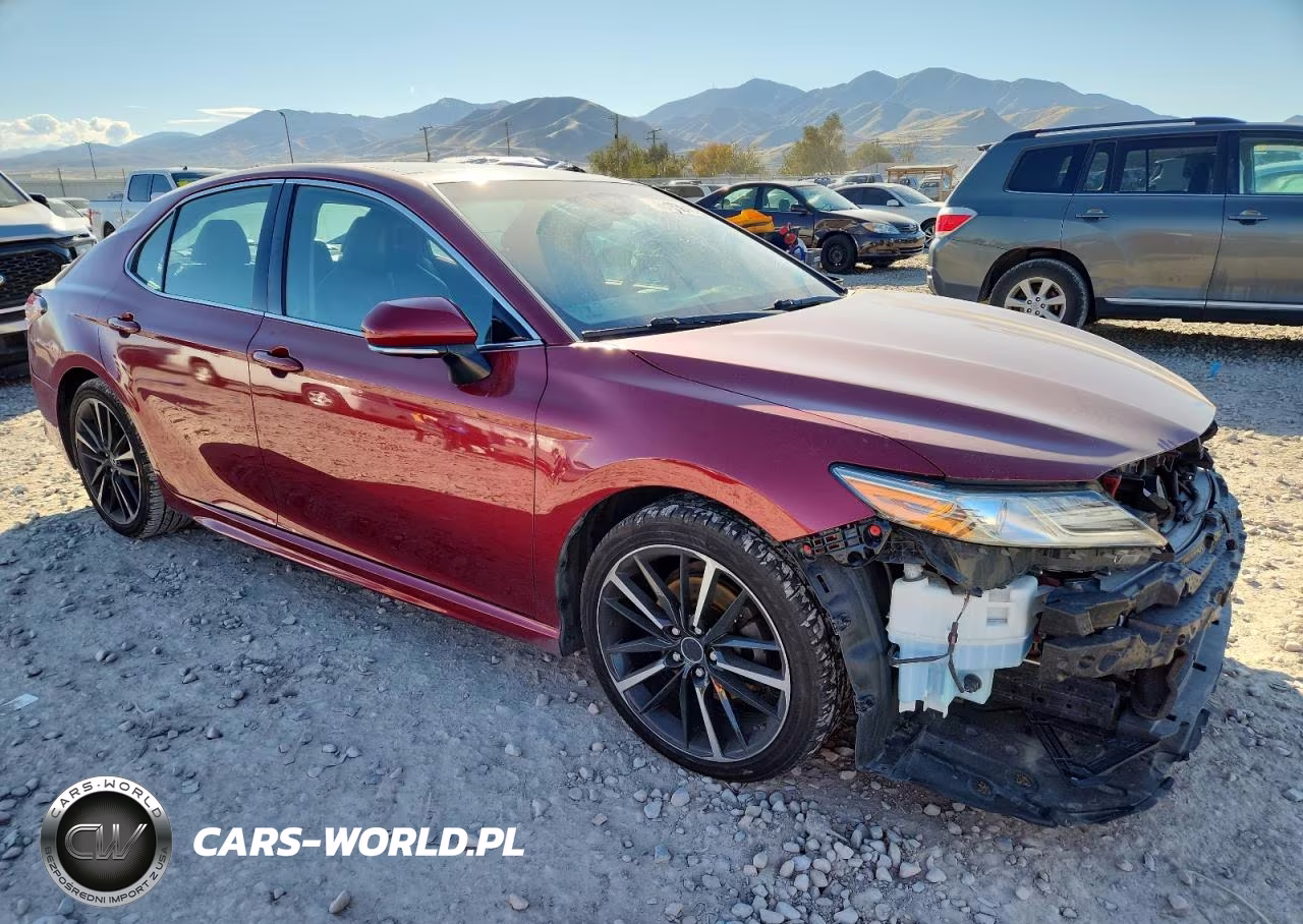 2018 Toyota Camry Xse VIN:4T1B61HK8JU526868 - 4