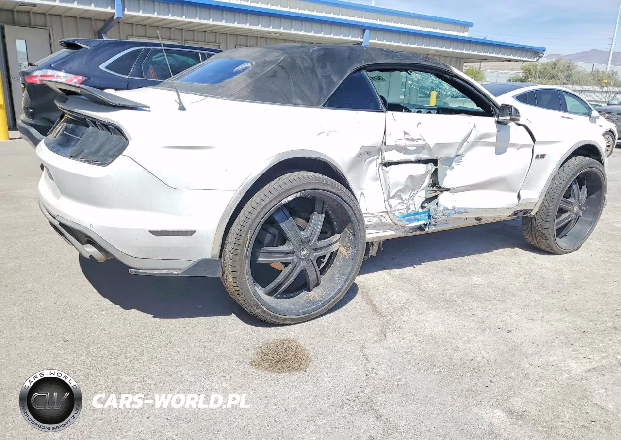 2019 Ford Mustang VIN:1FATP8UH5K5151421 - 3