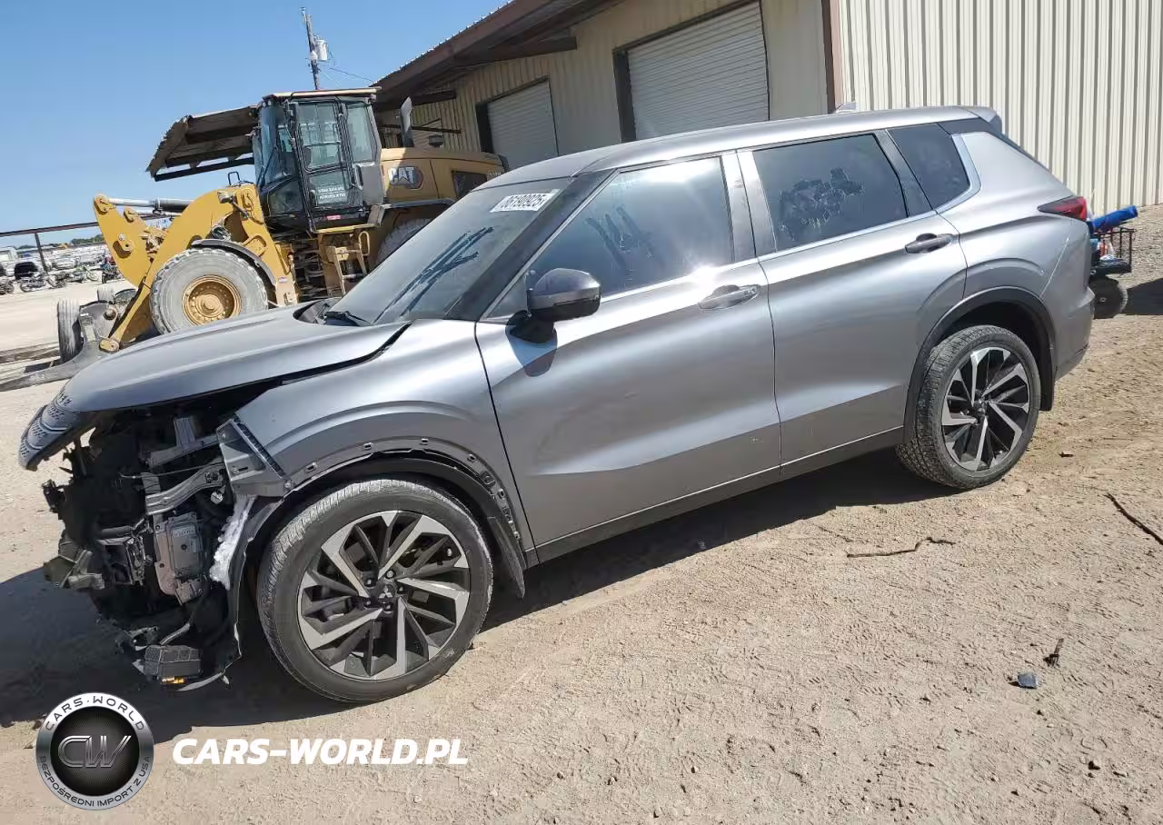 2023 Mitsubishi Outlander Se