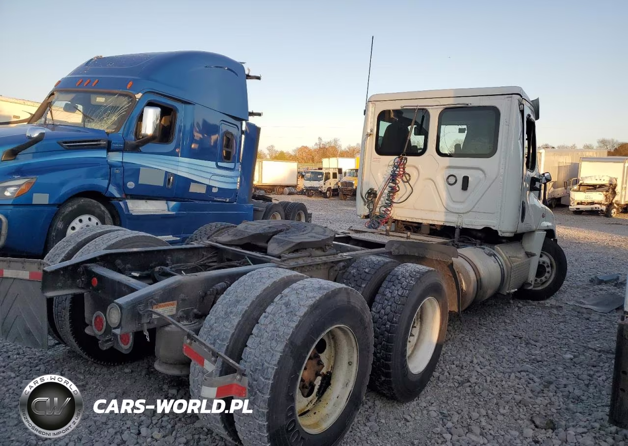 2020 Freightliner Cascadia 125 Semi Truck VIN:3AKJGEDR4LSLL2240 - 4