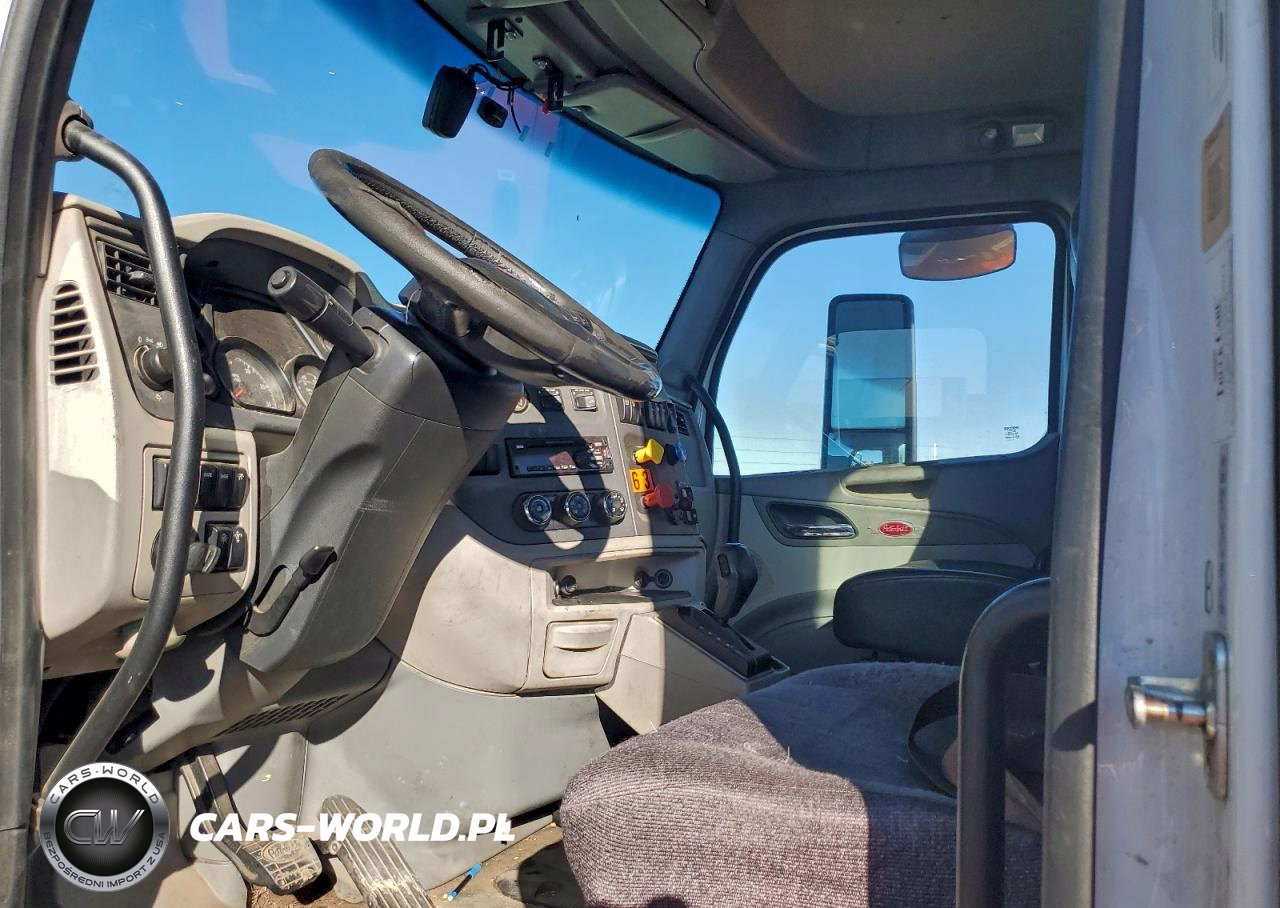 2018 Peterbilt 579 Semi Truck VIN:1XPBA48XXJD478031 - 5