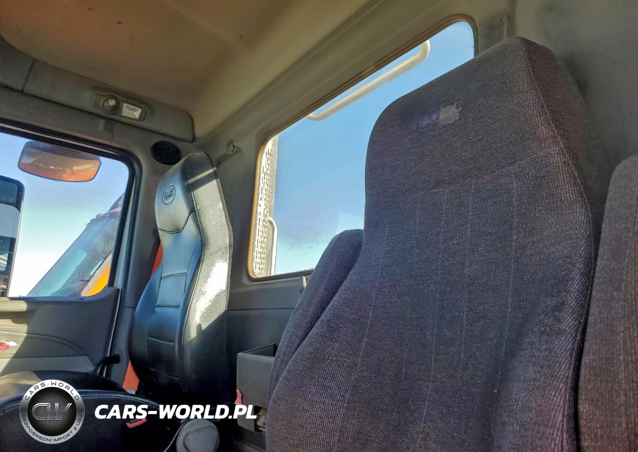 2018 Peterbilt 579 Semi Truck VIN:1XPBA48XXJD478031 - 6