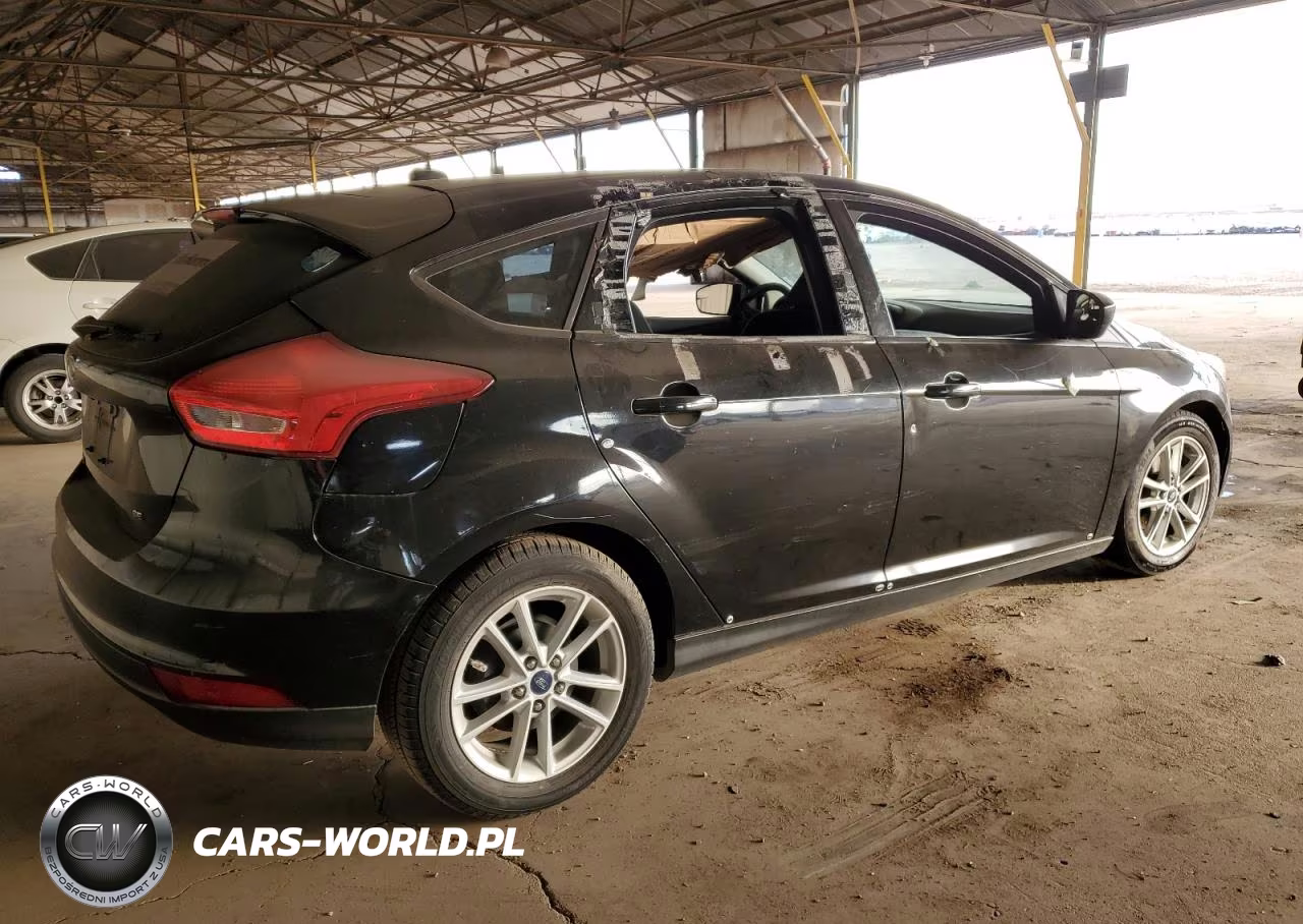 2018 Ford Focus Se VIN:1FADP3K22JL251640 - 3