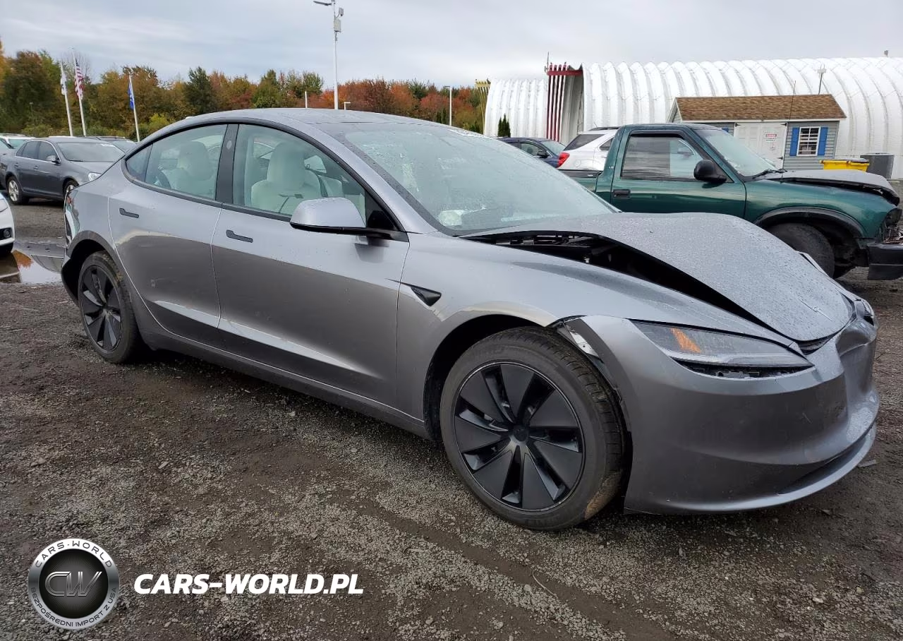 2025 Tesla Model 3 VIN:5YJ3E1EB6SF896470 - 4