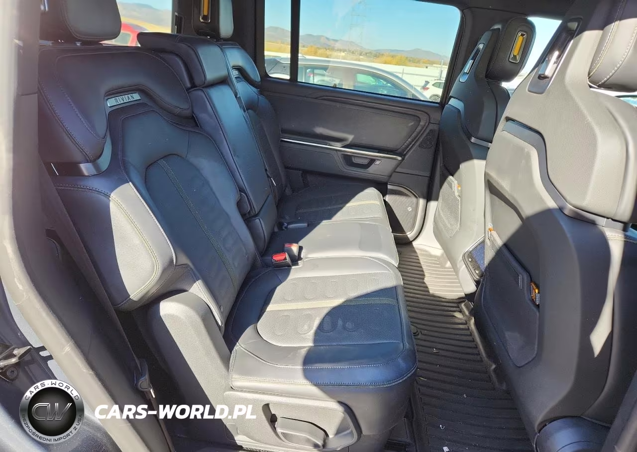 2025 Rivian R1S Adventure VIN:7PDSGBBA7SN070101 - 11