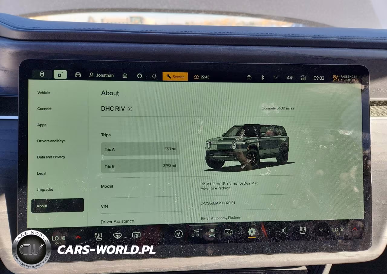 2025 Rivian R1S Adventure VIN:7PDSGBBA7SN070101 - 9