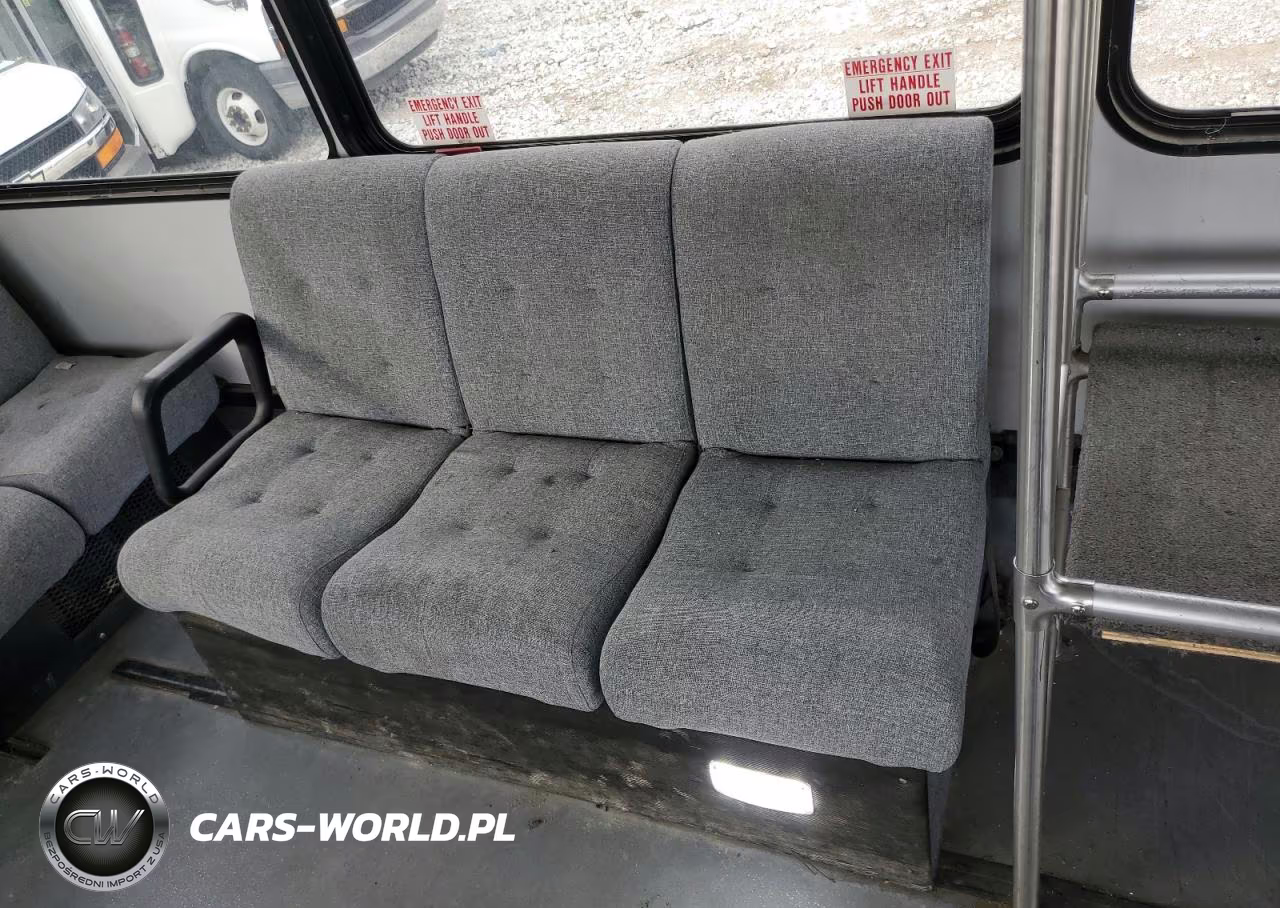 2016 Ford Econoline E450 Super Duty Cutaway Van VIN:1FDFE4FS3GDC57941 - 11