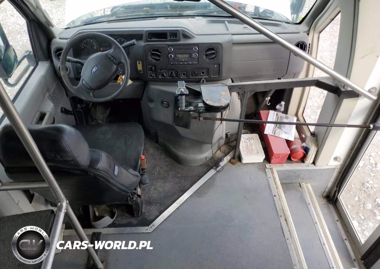 2016 Ford Econoline E450 Super Duty Cutaway Van VIN:1FDFE4FS3GDC57941 - 8