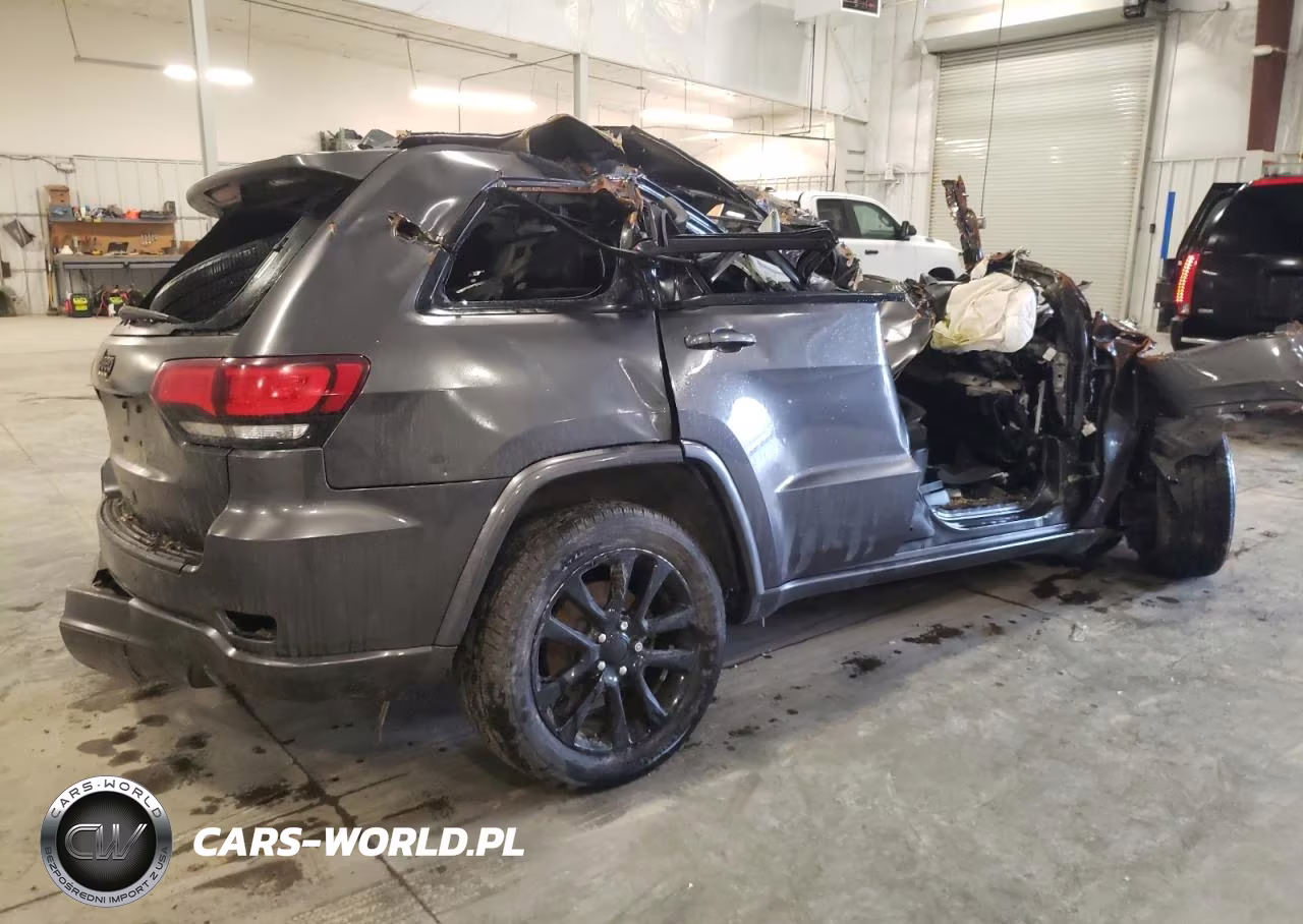 2018 Jeep Grand Cherokee Laredo VIN:1C4RJFAG1JC499331 - 3