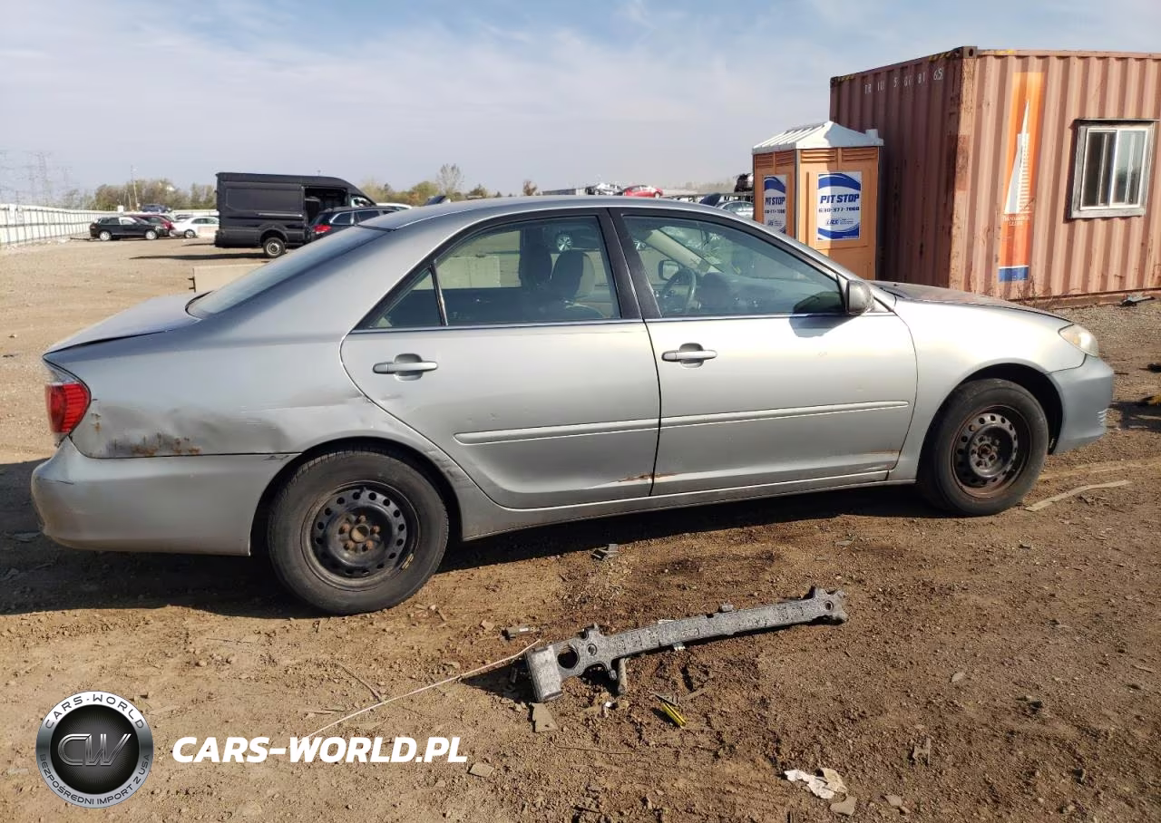 2005 Toyota Camry Le VIN:4T1BE32K05U946704 - 3