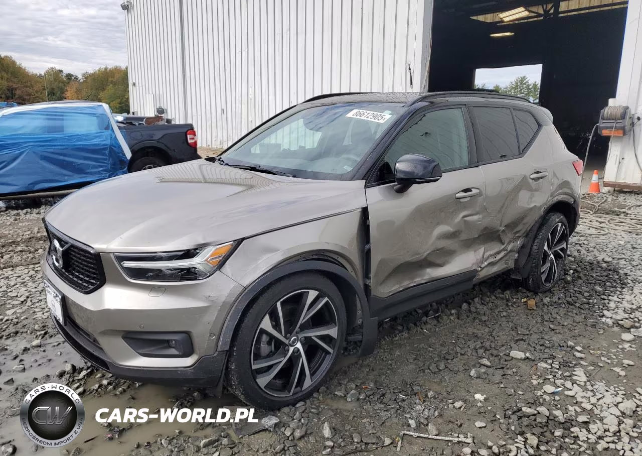 2022 Volvo Xc40 T5 R-Design