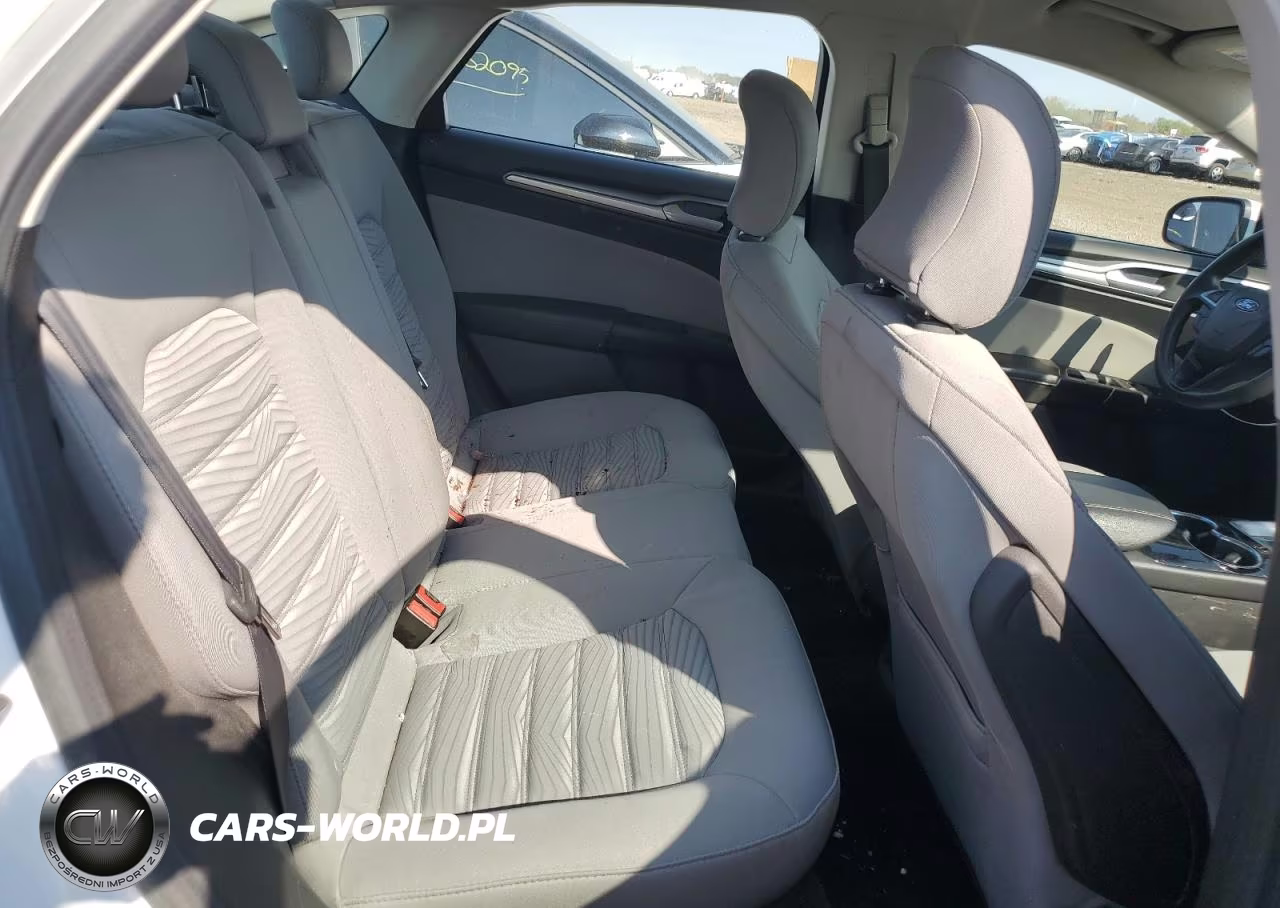 2016 Ford Fusion S VIN:3FA6P0G79GR111347 - 10