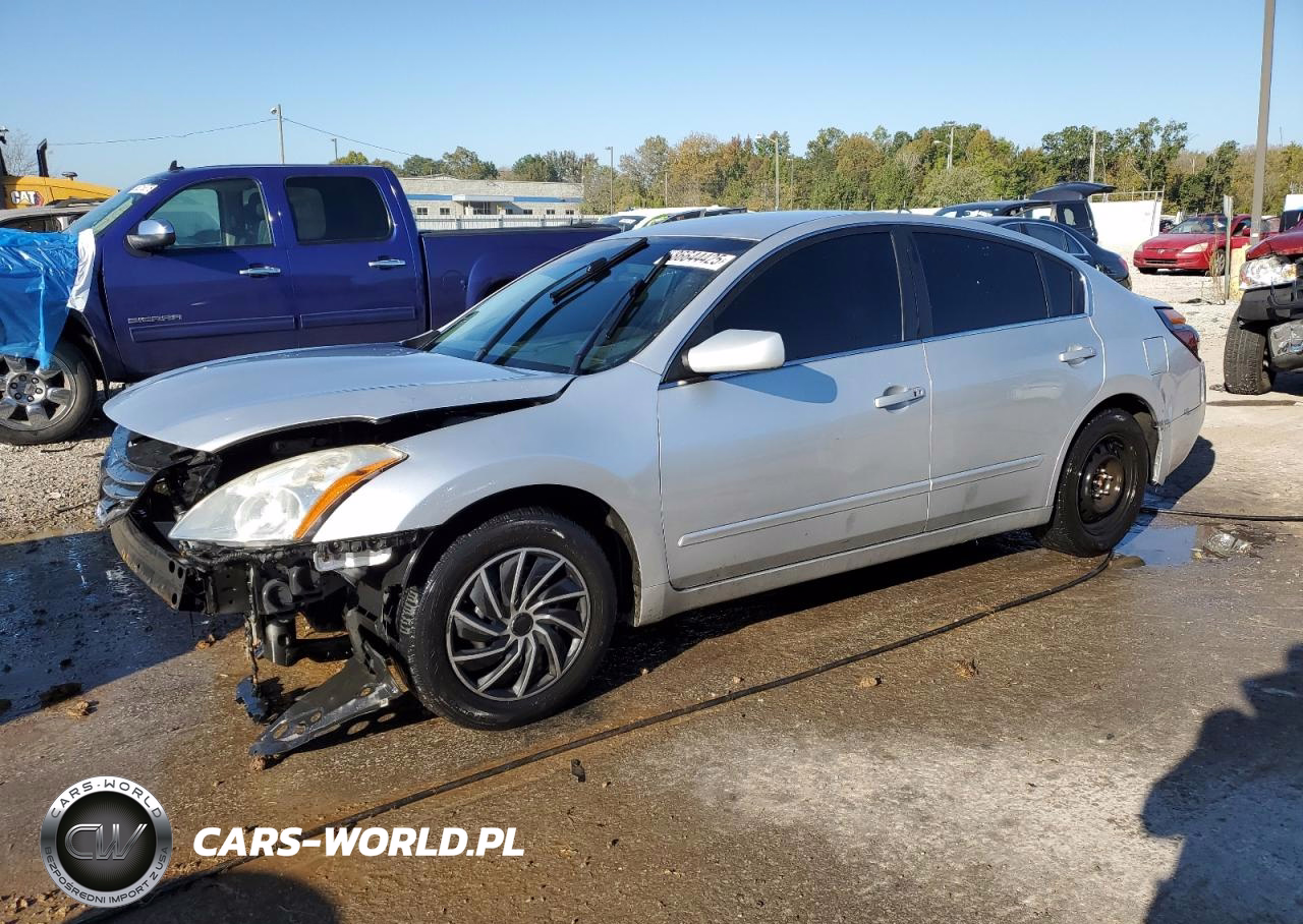 2011 Niss Altima Base