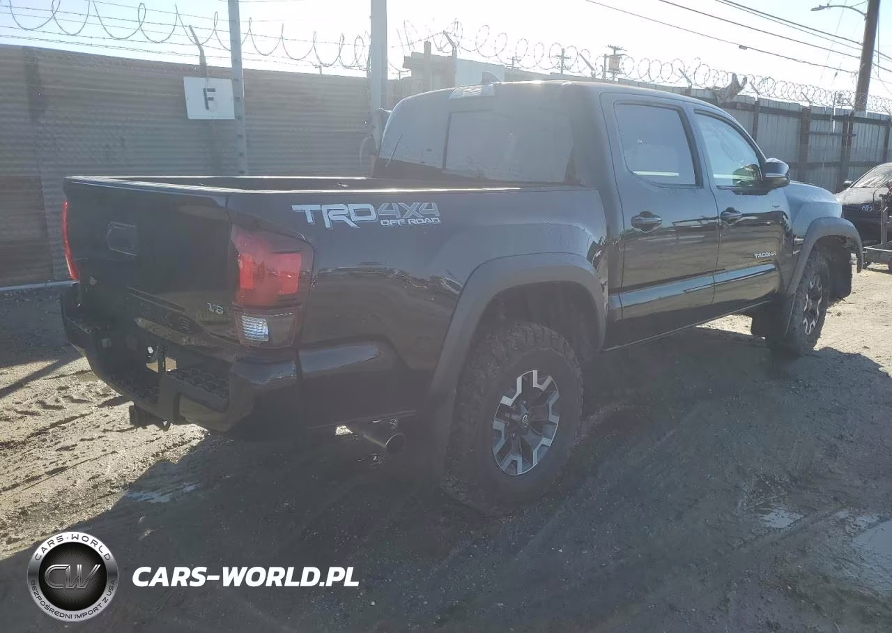 2018 Toyota Tacoma Double Cab VIN:3TMCZ5AN8JM132982 - 3