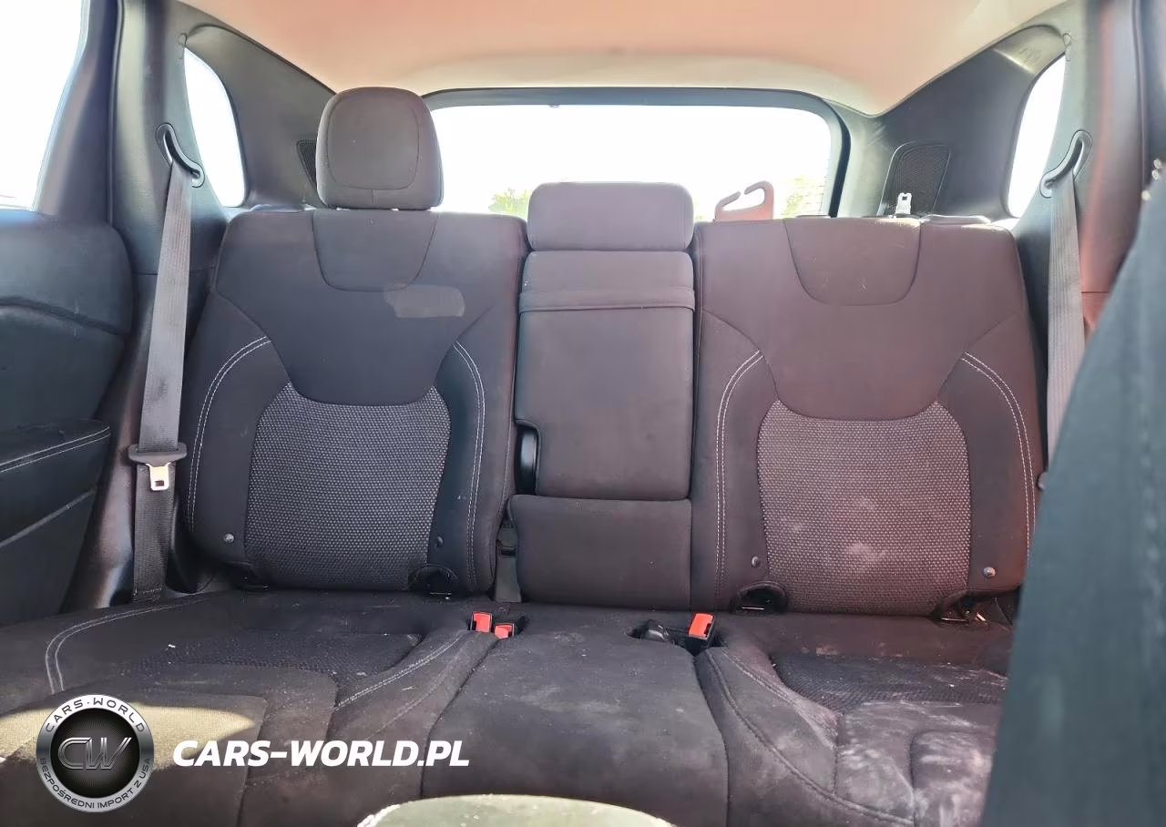 2019 Jeep Cherokee Latitude VIN:1C4PJMCBXKD395039 - 10