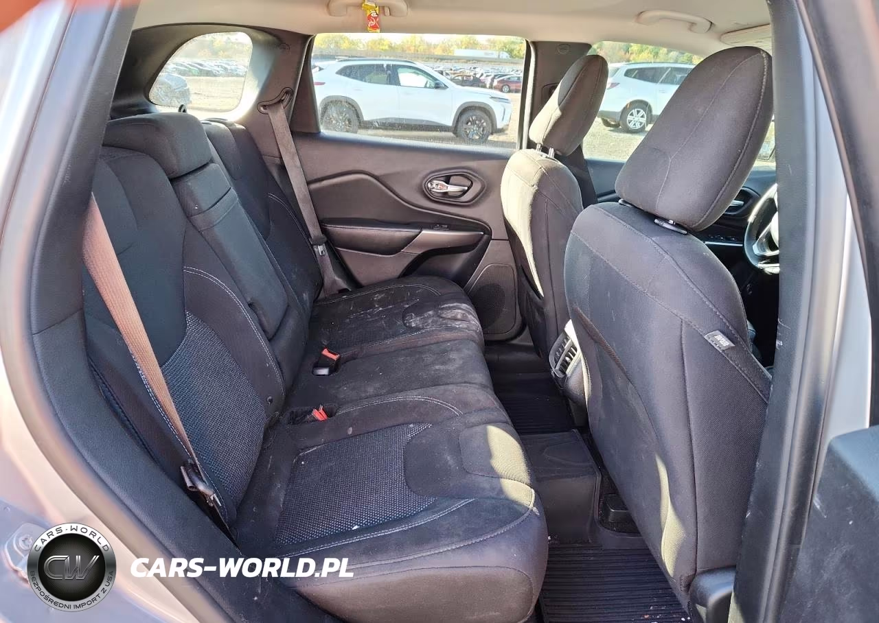 2019 Jeep Cherokee Latitude VIN:1C4PJMCBXKD395039 - 11