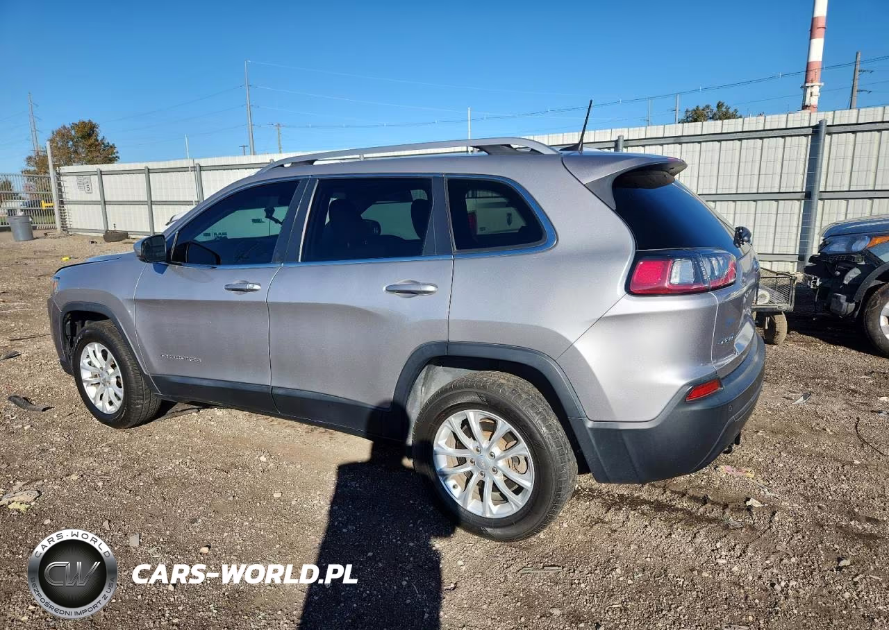 2019 Jeep Cherokee Latitude VIN:1C4PJMCBXKD395039 - 2