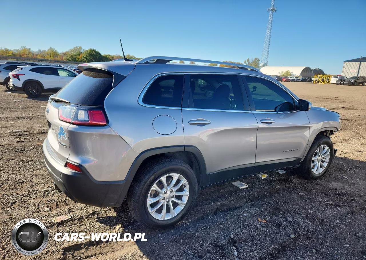 2019 Jeep Cherokee Latitude VIN:1C4PJMCBXKD395039 - 3