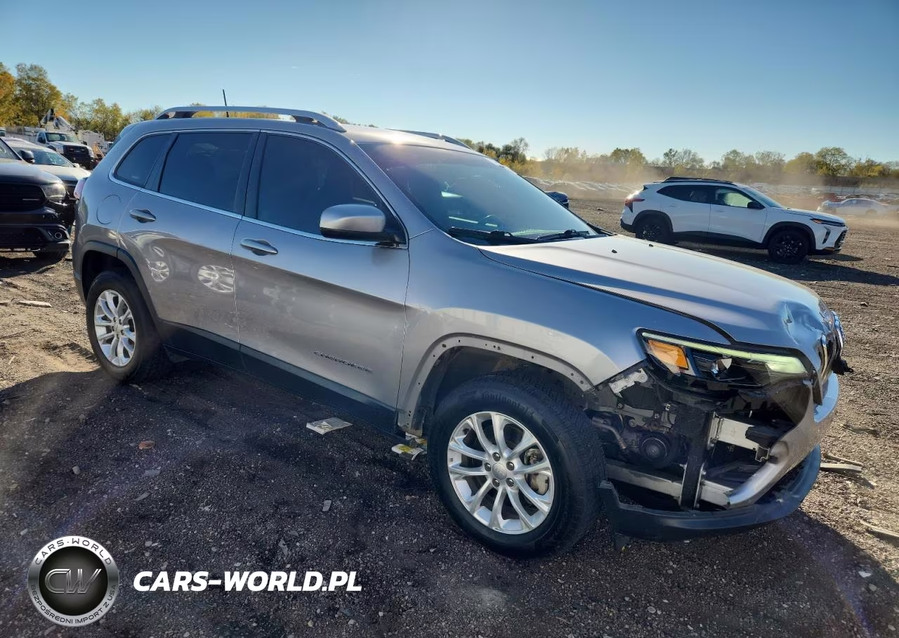 2019 Jeep Cherokee Latitude VIN:1C4PJMCBXKD395039 - 4